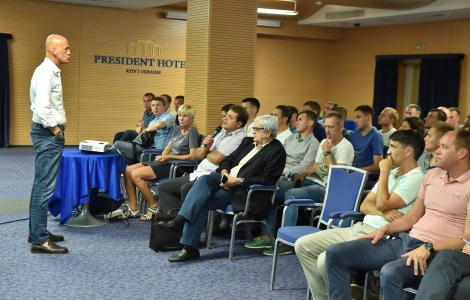 П’єрлуїджі Колліна зустрівся з арбітрами та асистентами Прем’єр-ліги