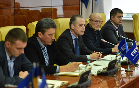 Суд постановив