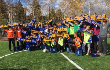 Футбольний майданчик для школярів Святогірська
