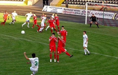 Перша ліга. Дружня поступ фаворитів
