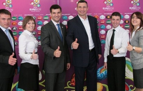 Стань волонтером УЄФА!