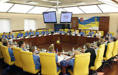 Зустрічі на користь футболу