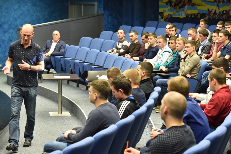 Слухачі Національної школи футбольного арбітра склали тести з фізичної та теоретичної підготовки