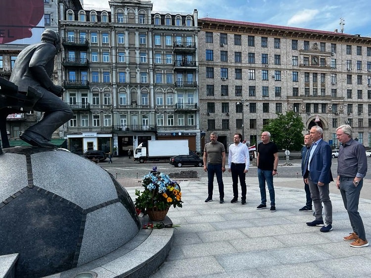 Українська асоціація футболу вшанувала пам'ять легендарного тренера Валерія Лобановського