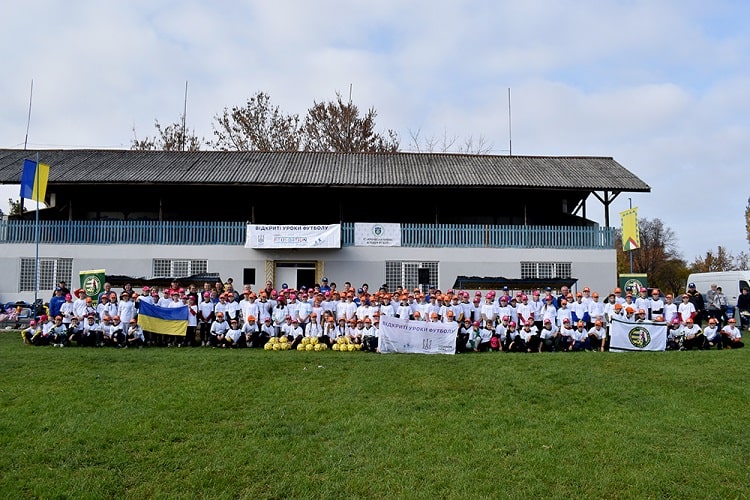 У Ракошині, що на Мукачівщині, для дітей Великолучківської громади влаштували «Відкриті уроки футболу»