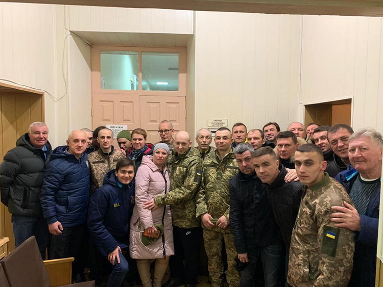 Легенди українського футболу зустрілися зі звільненими з полону військовими