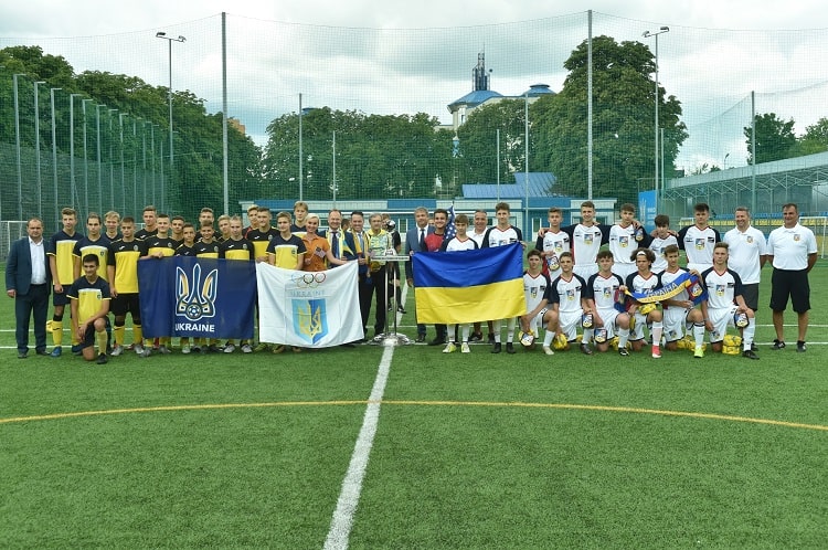 Футбольне єднання українців світу