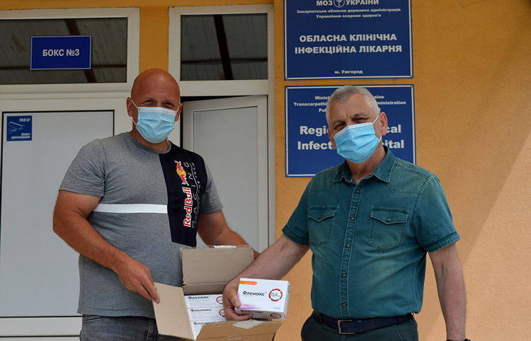 Провідні медичні установи Закарпаття отримують допомогу від обласної асоціації футболу