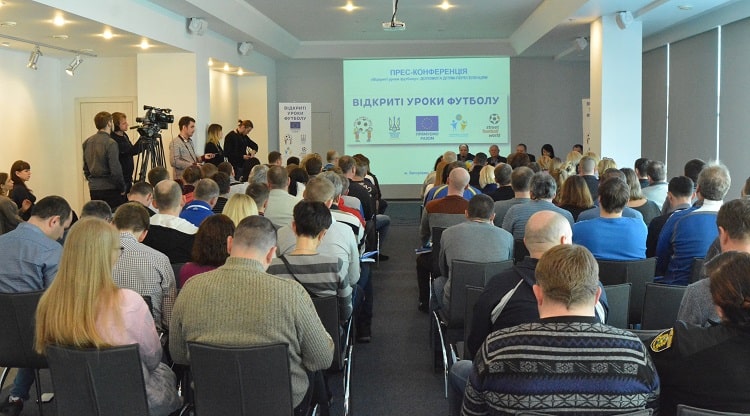 У Запоріжжі стартує новий сезон проекту «Відкриті уроки футболу»