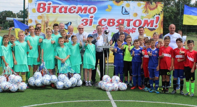 Президент Української асоціації футболу відкрив нові майданчики у двох областях