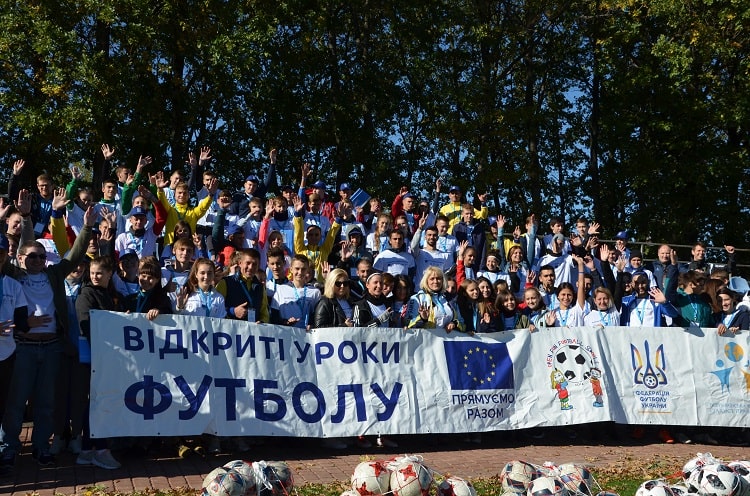 У Харкові стартував міжнародний мережевий табір для молодих лідерів проекту «Відкриті уроки футболу»