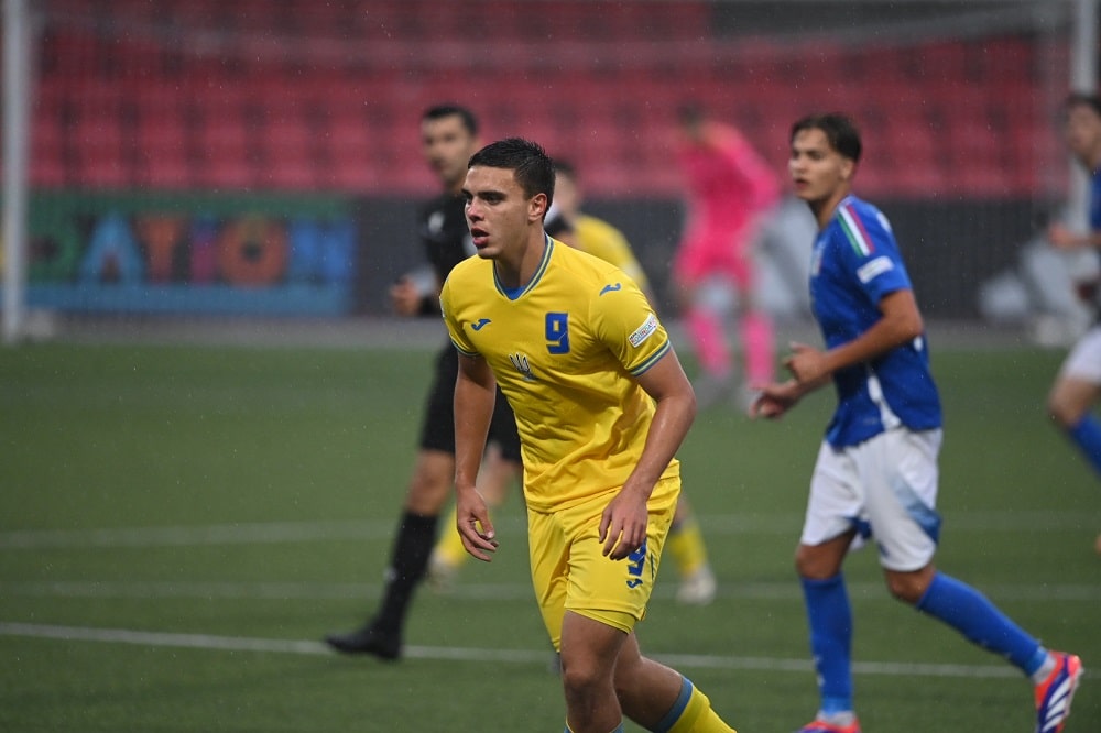 Suniy qogirchoq bilan porno