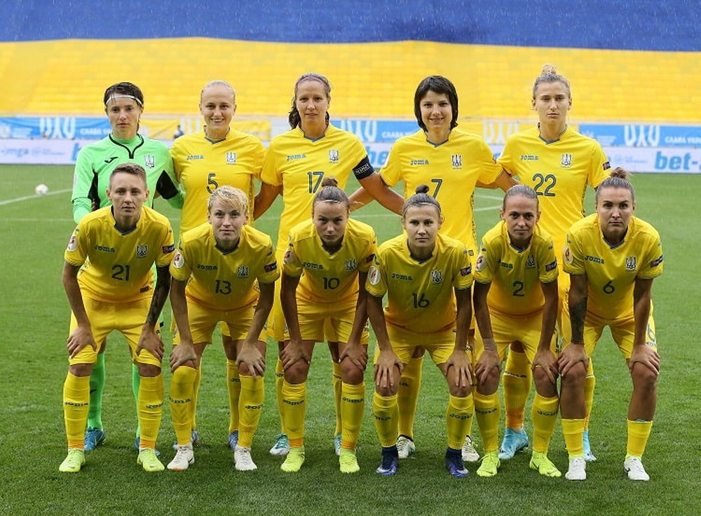Các cầu thủ câu lạc bộ bóng đá nữ Ukraina trú ẩn ở Đức, cầu xin hòa bình
