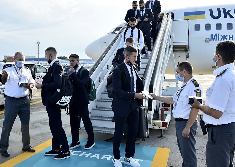 Євро-2020. Національна збірна України прибула до Бухареста (фоторепортаж)