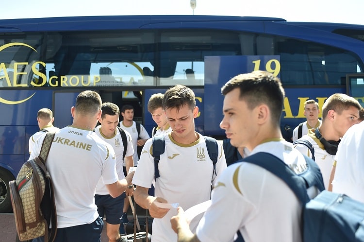 Новини з табору збірної України: переліт до Львова та теплий прийом уболівальників