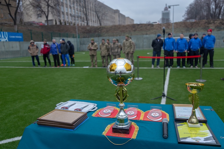 Українські військові й поля зі штучним покриттям відкрили, і щорічний турнір започаткували